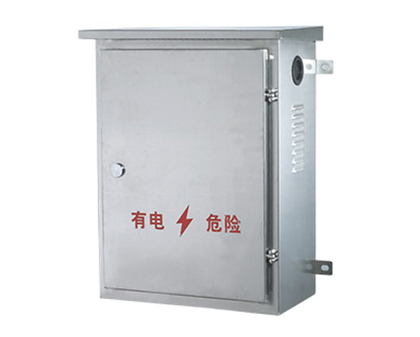 不銹鋼戶(hù)外端子箱、分線(xiàn)箱適用于交流、直流電路中，采用標(biāo)準(zhǔn)鋼板、不銹鋼臺(tái)架，加裝端子組成成套裝置后，作為變壓器、斷路器、互感器等電力設(shè)備的接線(xiàn)端子箱使用。…